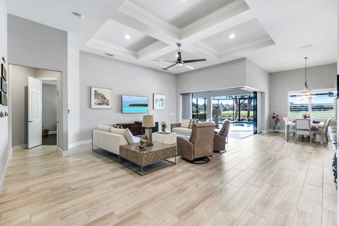 9428 Sanderling Ct, Naples, FL 34120