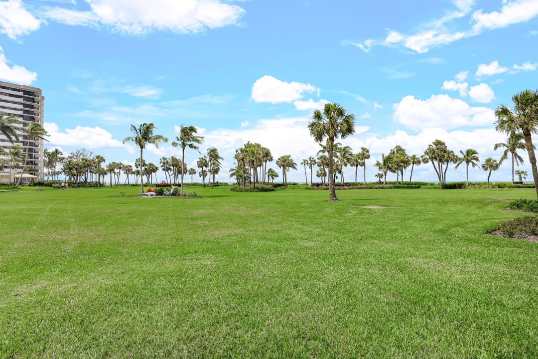 4041 Gulf Shore Blvd N #PH-6, Naples, FL 34103
