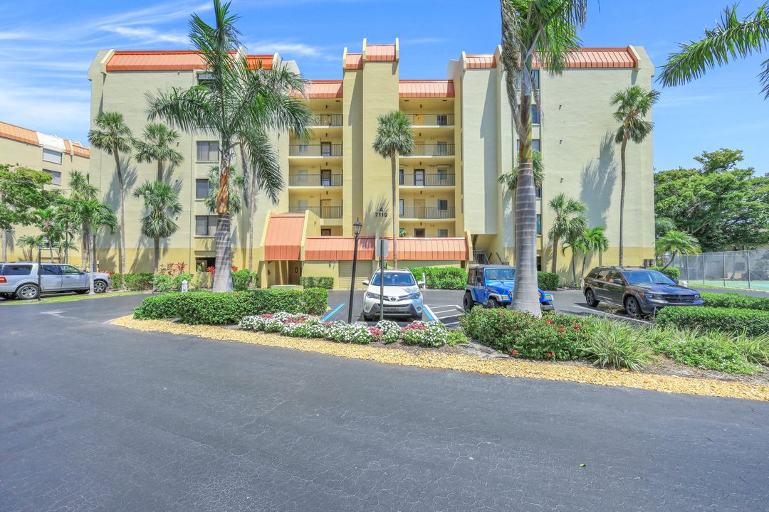 7119 Lakeridge View Court #Unit 303, Fort Myers, FL 33907