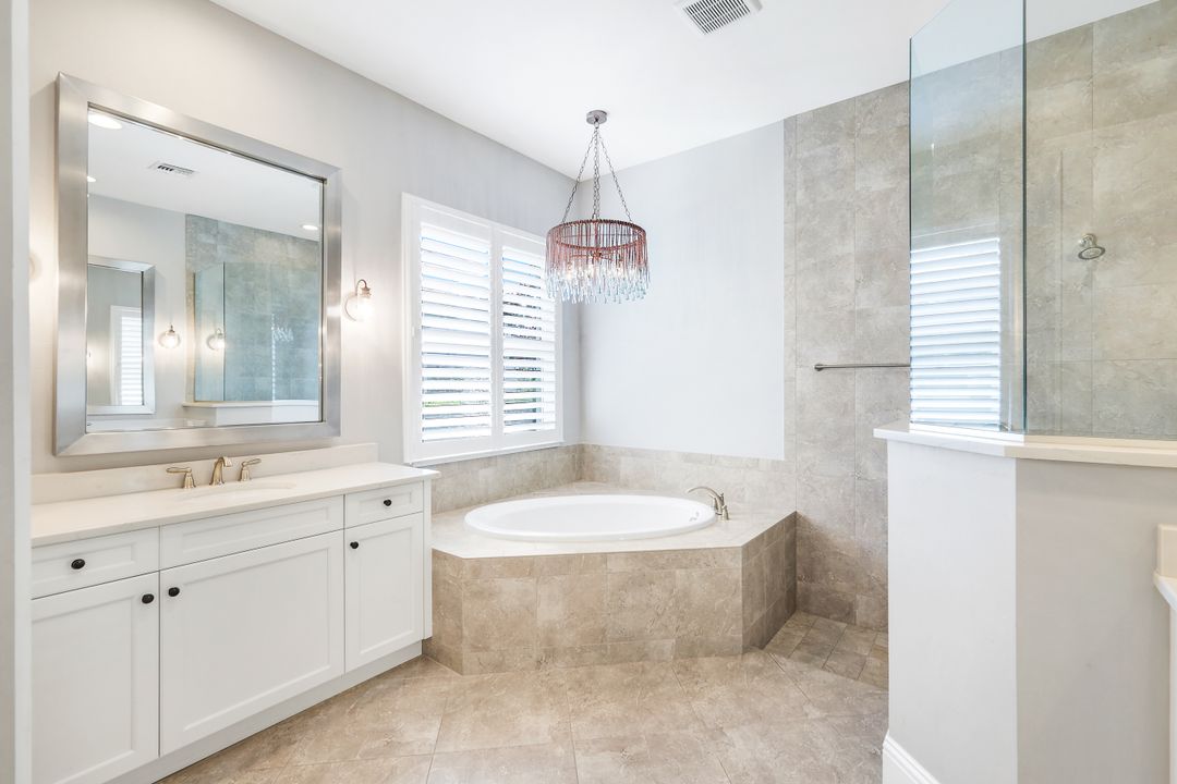 6348 Lyford Isle Dr, Naples, FL 34113