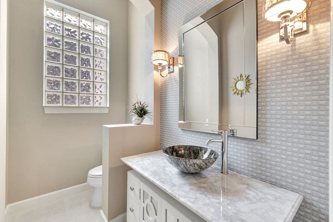 1282 Via Portofino, Naples, FL 34108