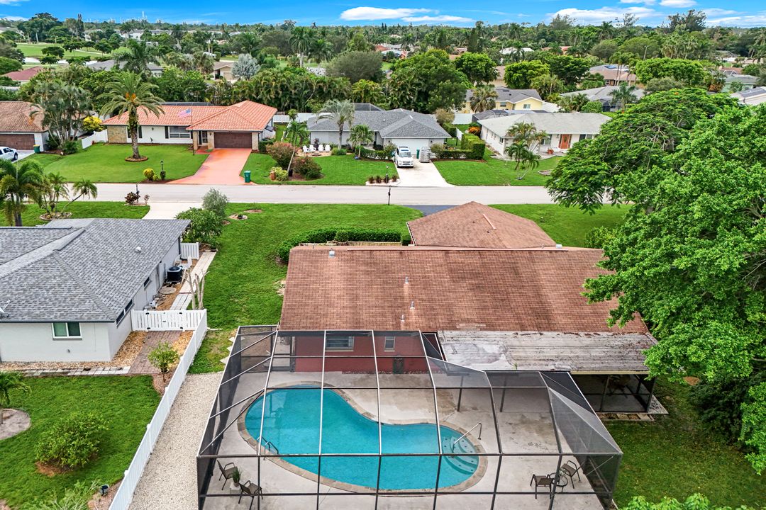 133 Briarcliff Ln, Naples, FL 34113