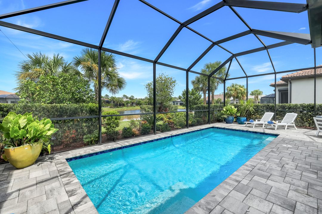9721 Everglades Dr, Naples, FL 34120