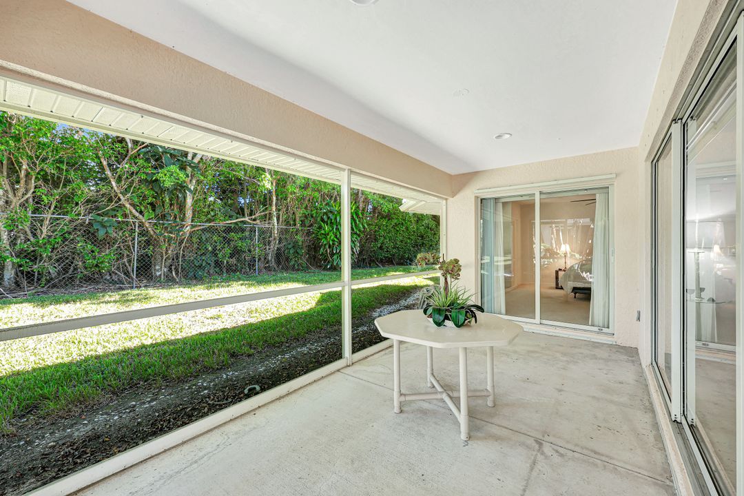 4910 Europa Dr, Naples, FL 34105