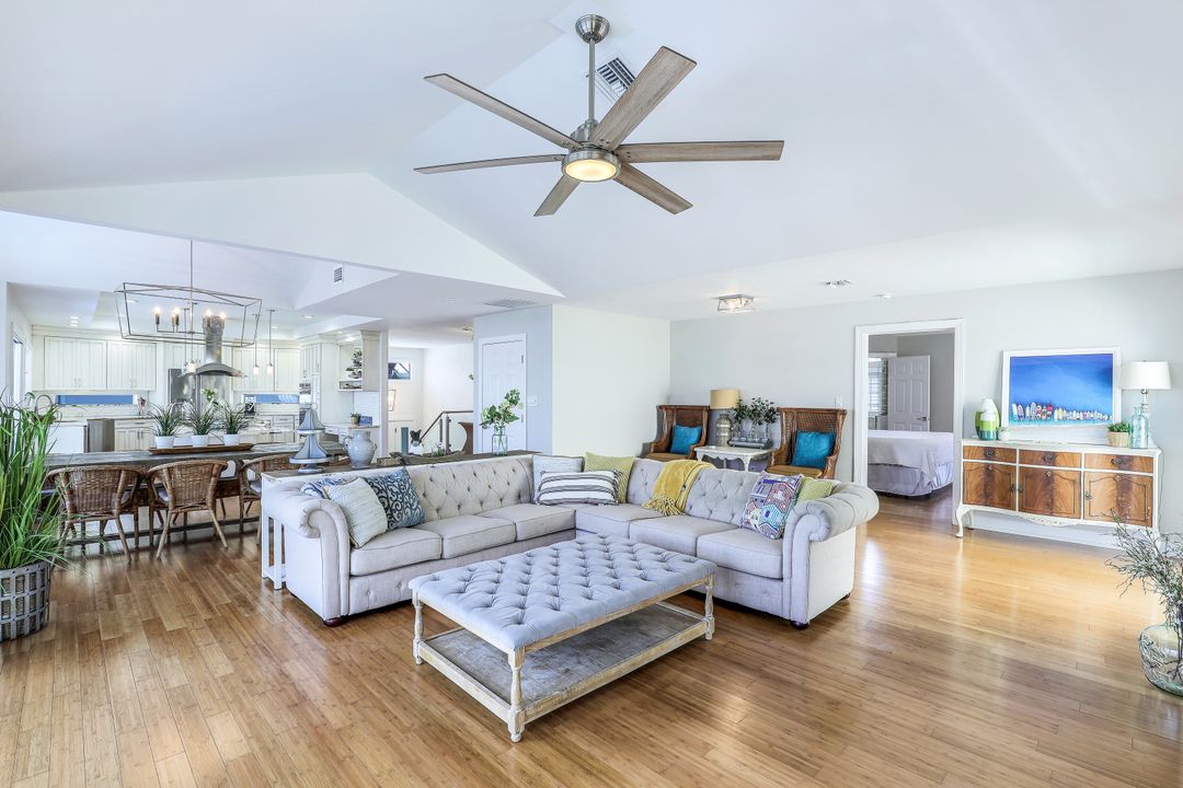 437 Tradewinds Ave, Naples, FL 34108