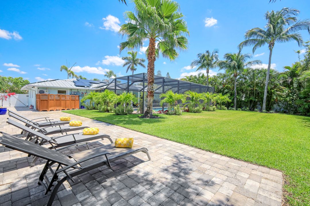 832 97th Ave N, Naples, FL 34108