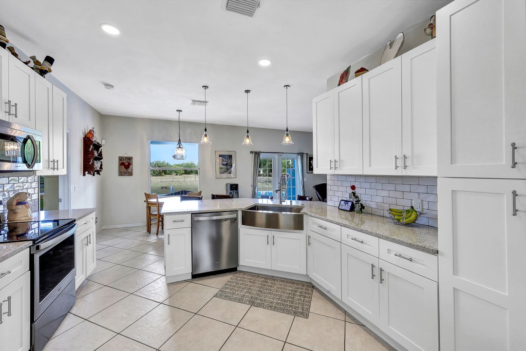 2525 39th Ave NE, Naples, FL 34120