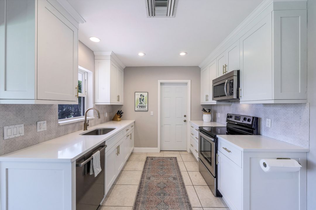 811 Wintergreen Ct, Marco Island, FL 34145