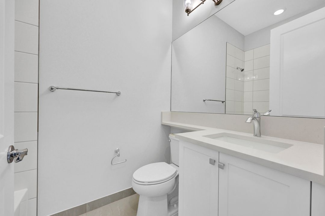 2440 Cambridge Wy, Naples, FL 34112