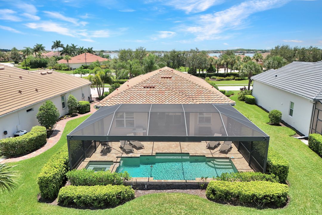 9263 Fieldstone Ln, Naples, FL 34120