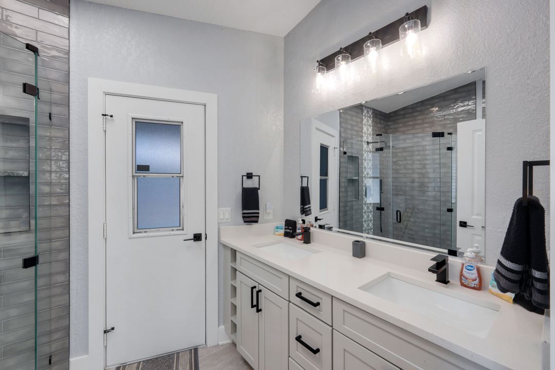 5231 Skylark Ct, Cape Coral, FL 33904
