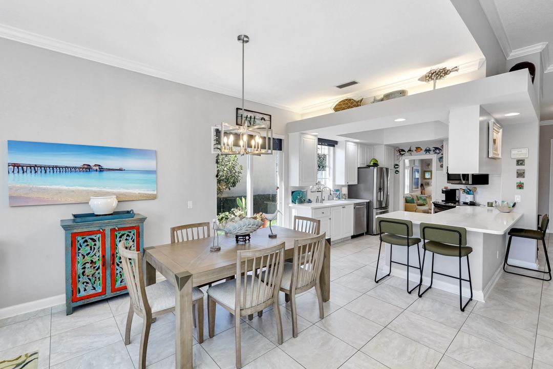 2925 Gilford Way, Naples, FL 34119