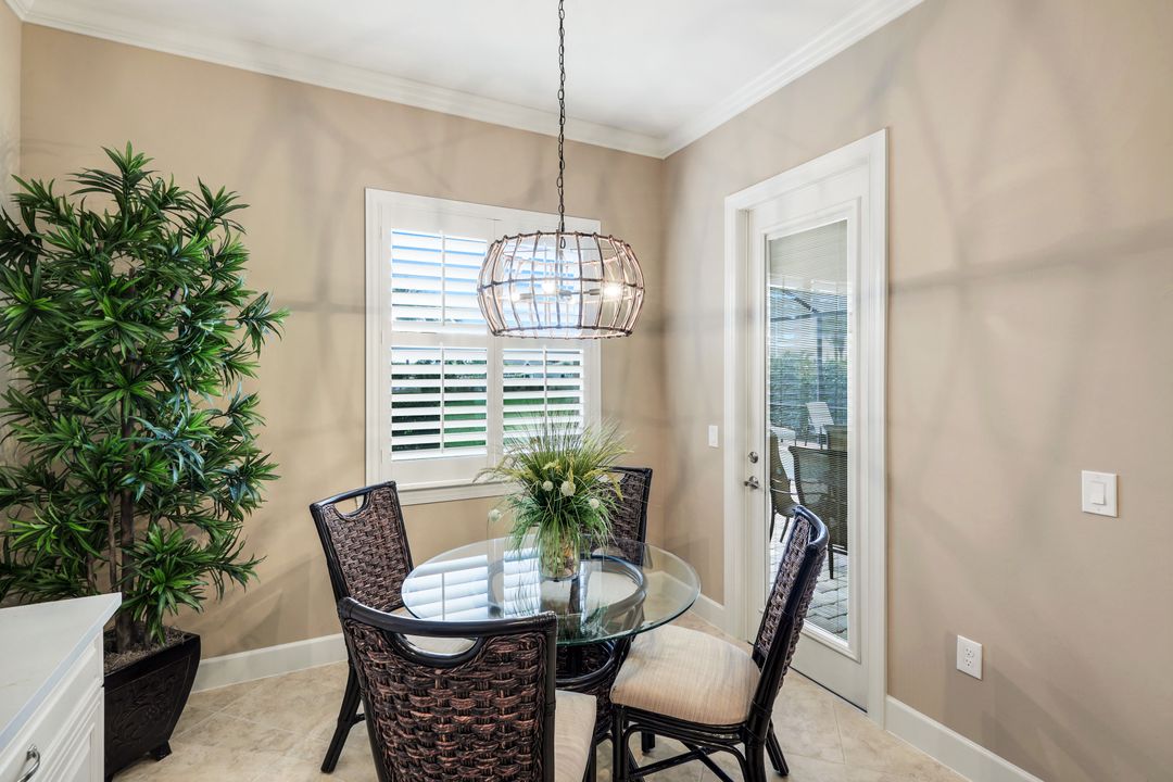 9112 Siesta Bay Dr, Naples, FL 34120