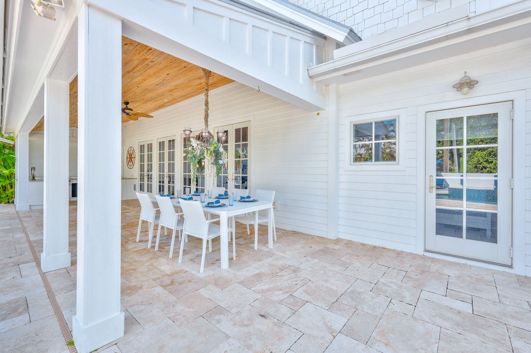 535 93rd Ave N, Naples, FL 34108