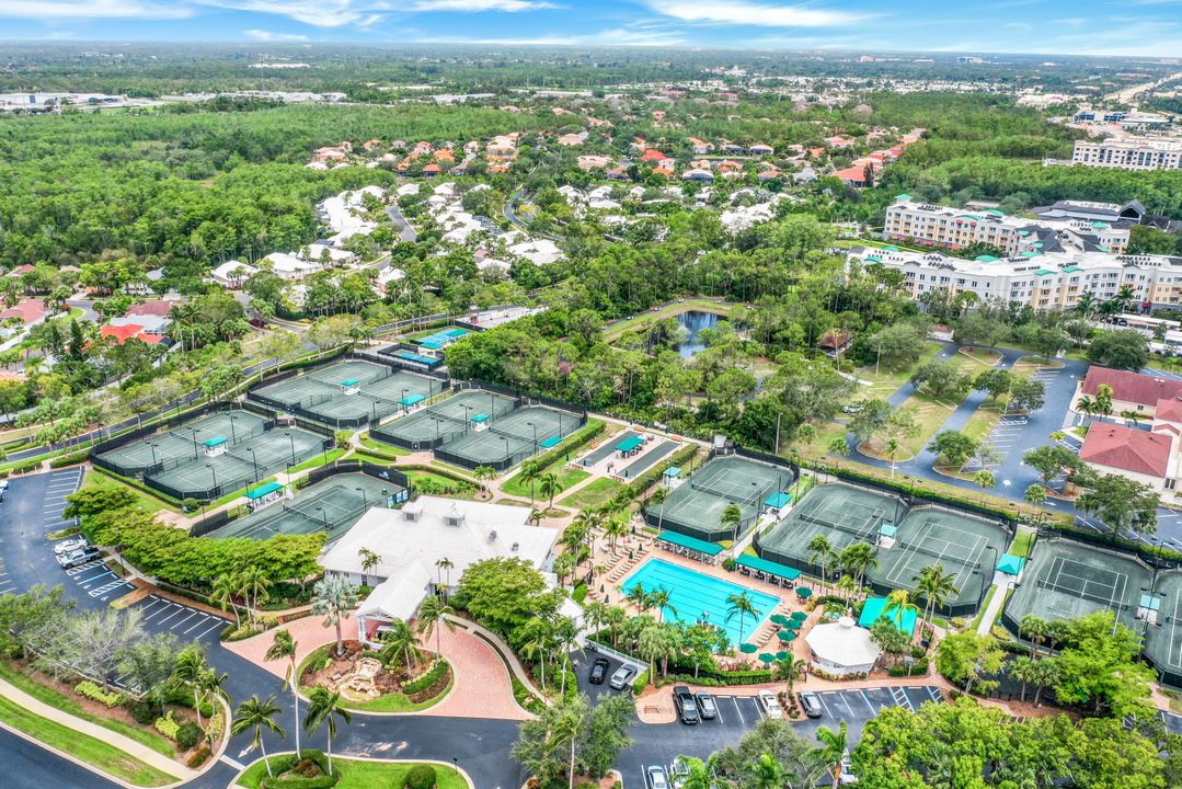 1343 Old Oak Ln, Naples, FL 34110