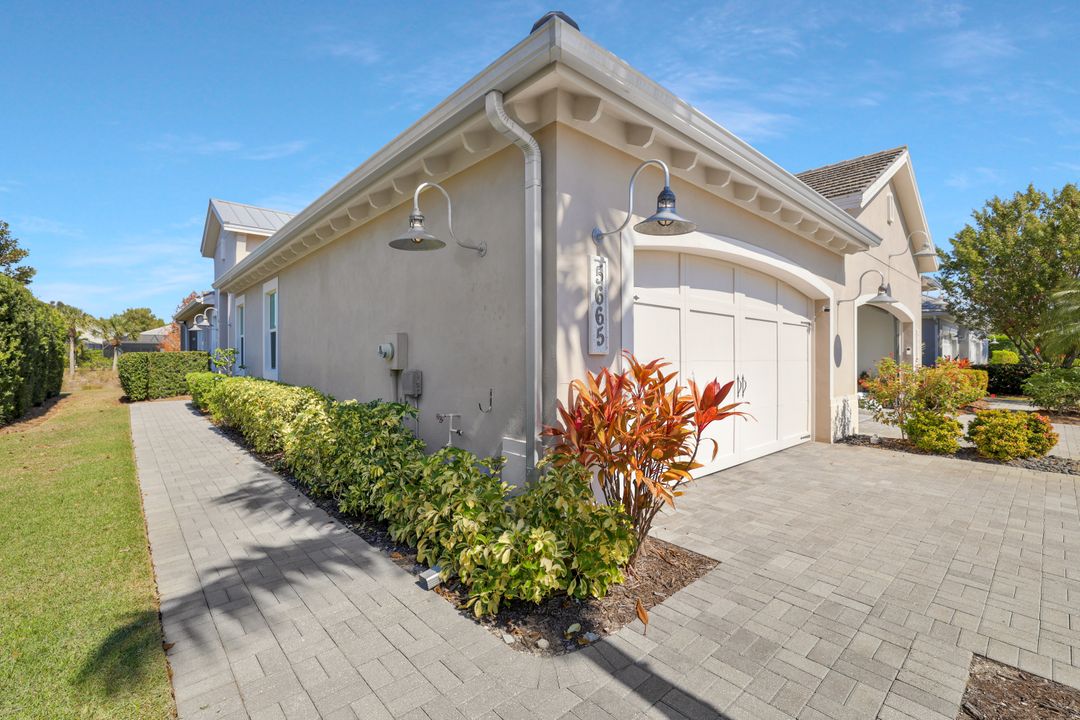 5665 Highbourne Dr, Naples, FL 34113
