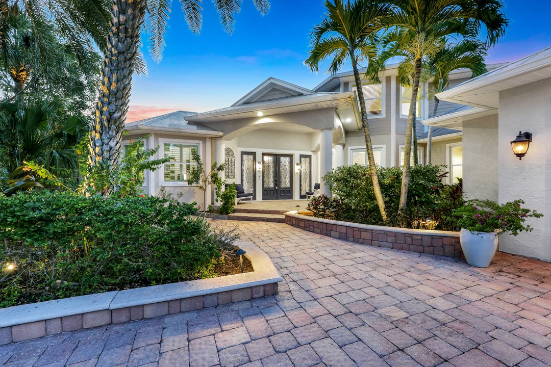 1817 Piccadilly Cir, Cape Coral, FL 33991