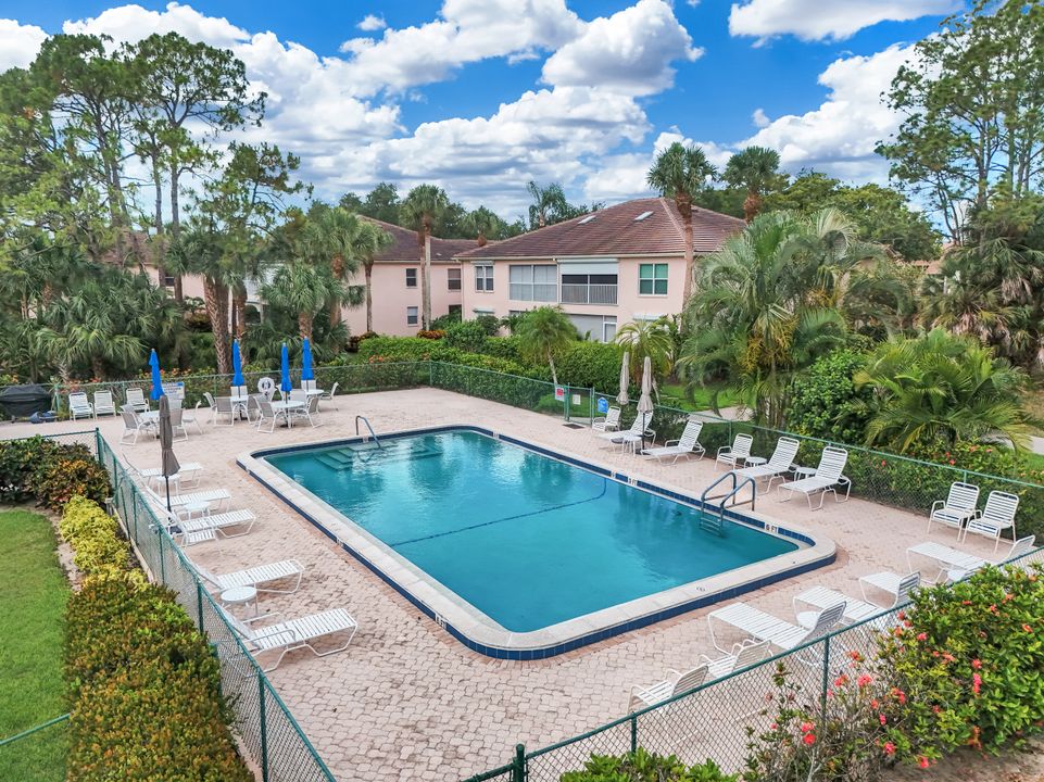 526 Lake Louise Cir #402, Naples, FL 34110