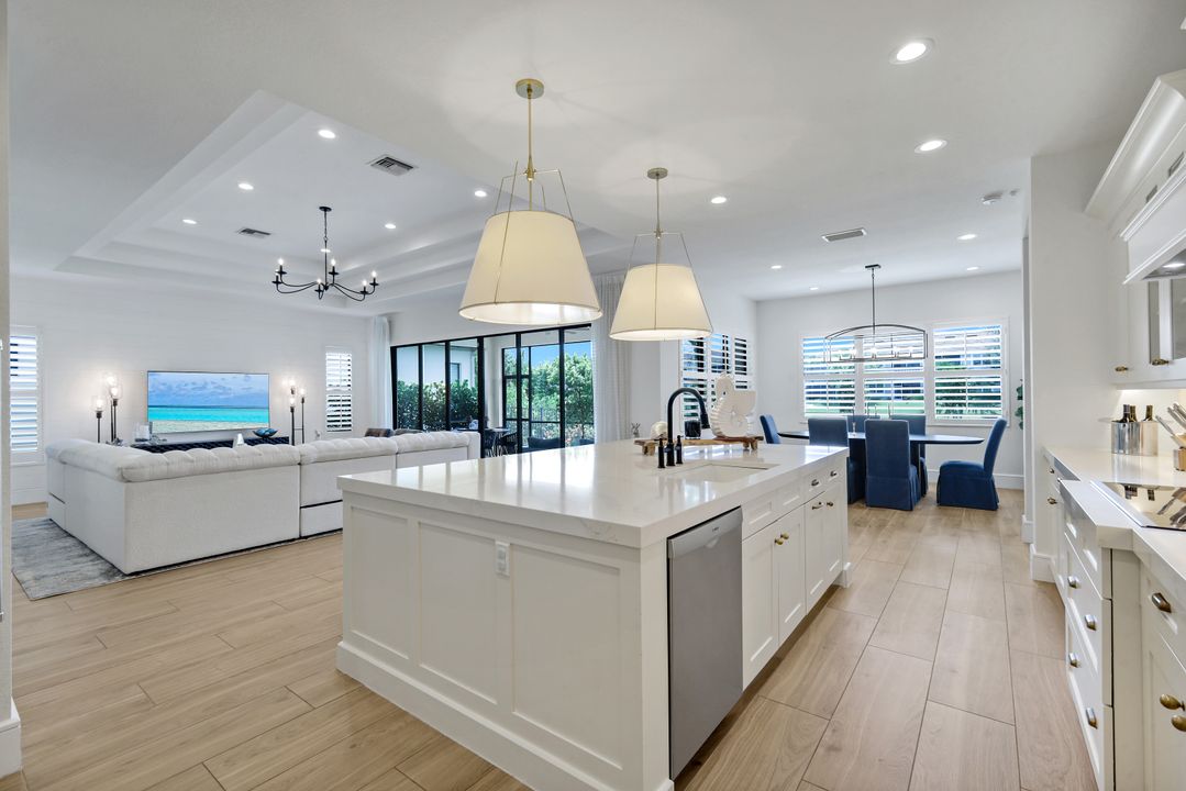 9458 Greenleigh Ct, Naples, FL 34120