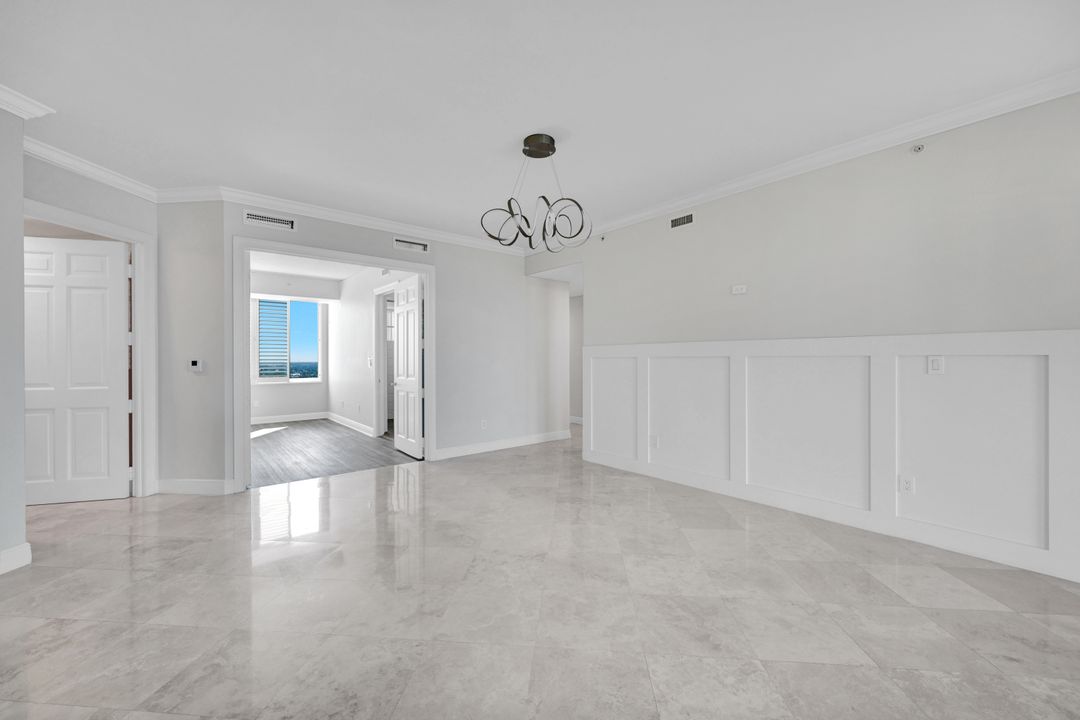 275 Indies Way #1703, Naples, FL 34110