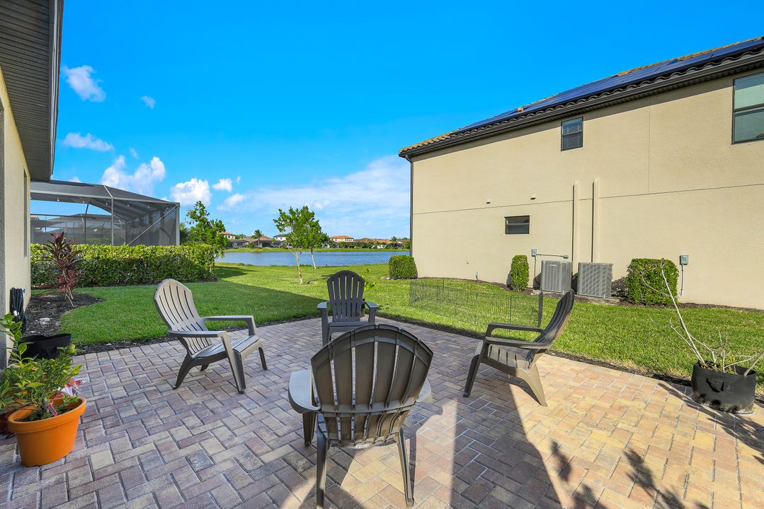 9386 Foxglove Ln, Naples, FL 34120