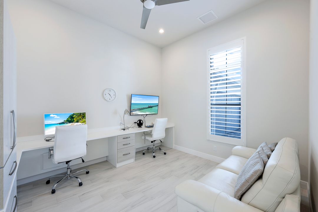 8959 Redonda Dr, Naples, FL 34114