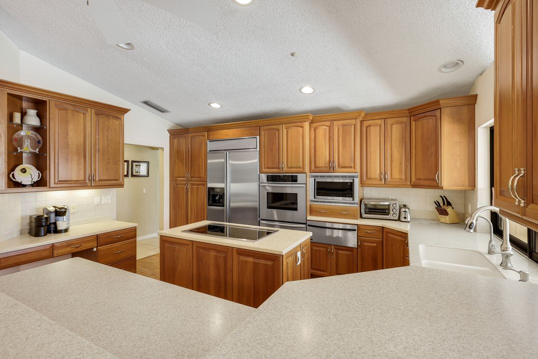 1924 Empress Ct, Naples, FL 34110