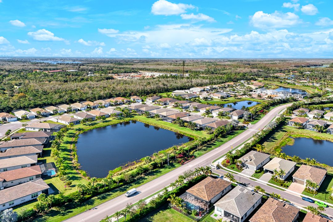 11555 Jacaranda Dr, Naples, FL 34120