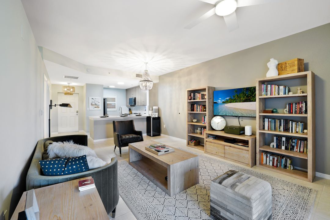 4455 Botanical Pl Cir #204, Naples, FL 34112