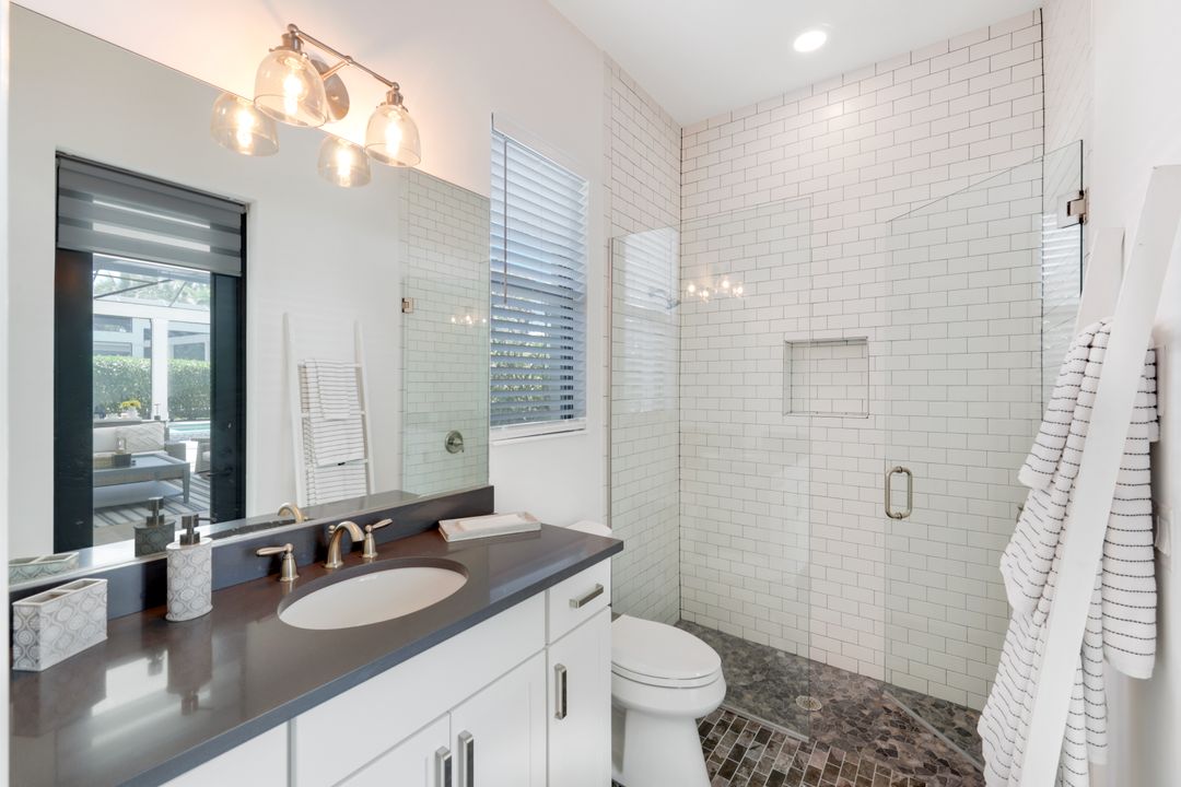 3154 Malaga Way, Naples, FL 34105
