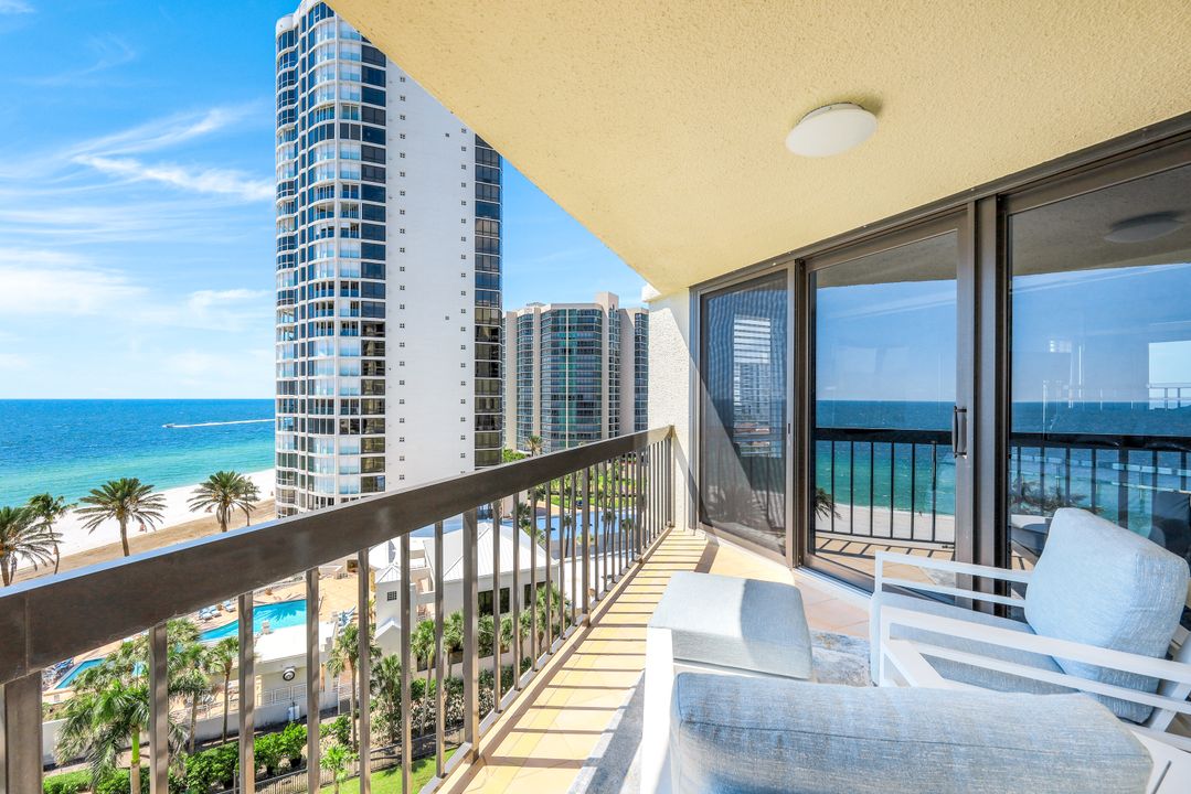 4551 Gulf Shore Blvd N #1003, Naples, FL 34103