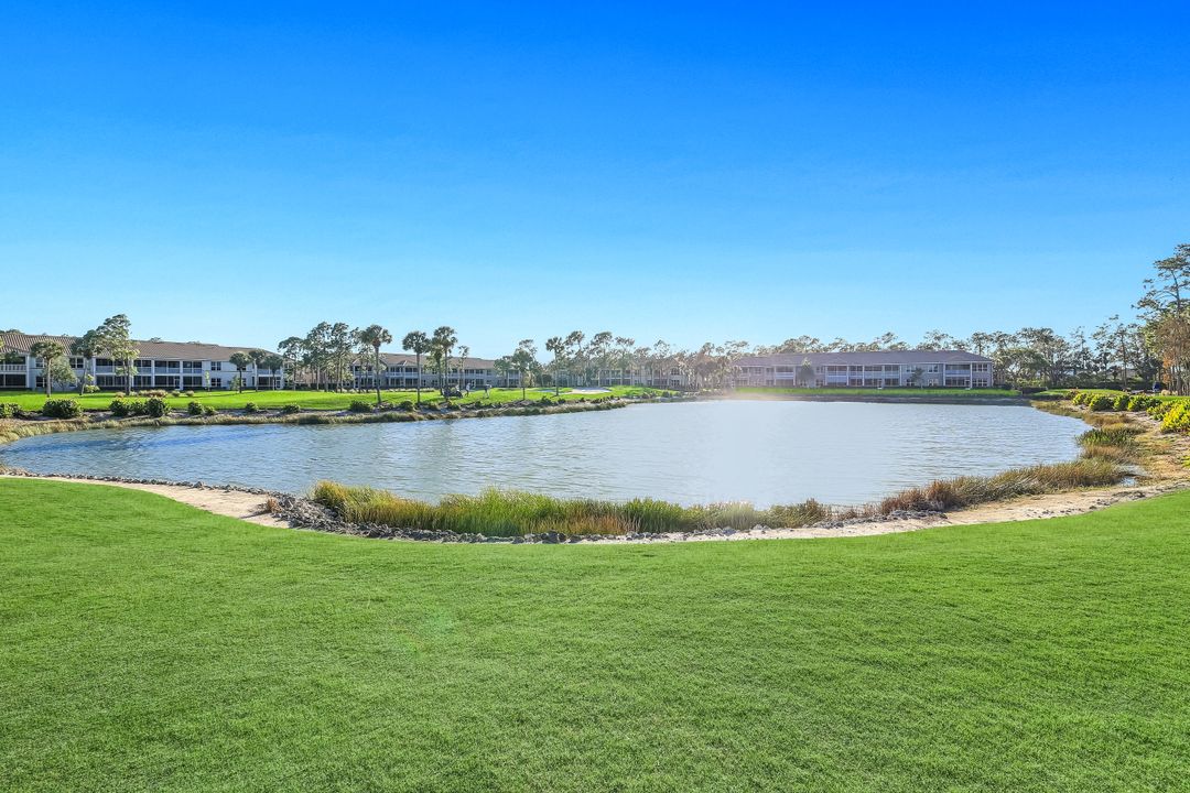 8490 Danbury Blvd #205, Naples, FL 34120