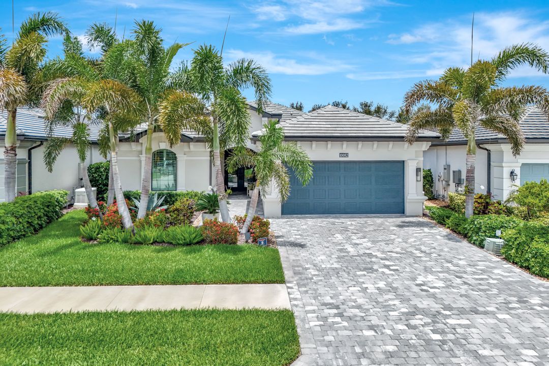 10082 Palazzo Dr, Naples, FL 34119