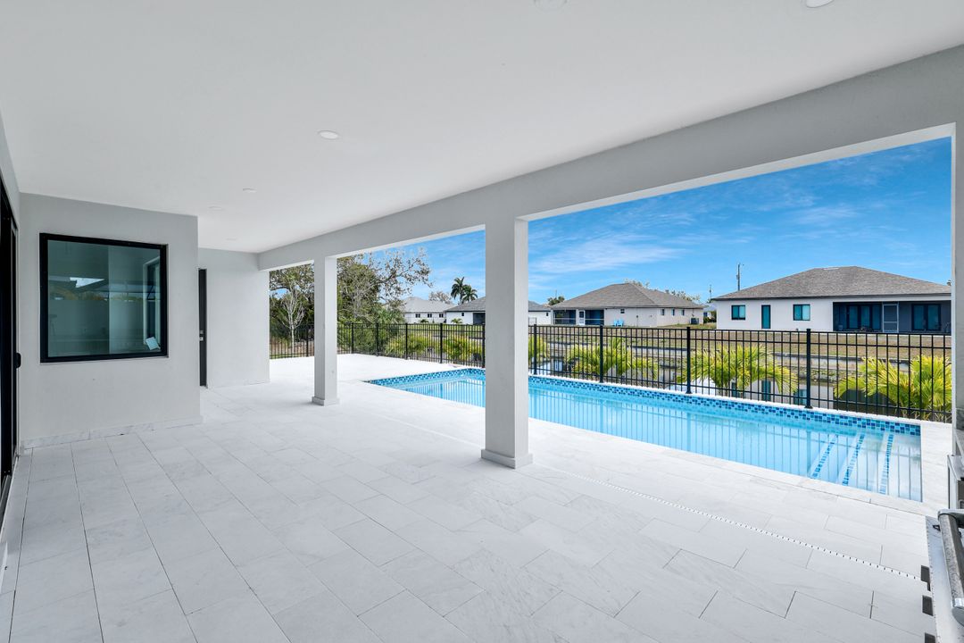 909 SW 11th Ct, Cape Coral, FL 33991