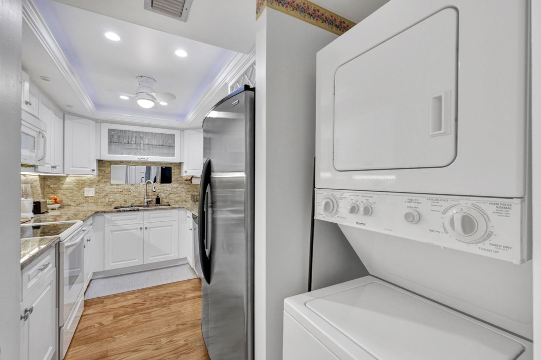 955 Palm View Dr #307, Naples, FL 34110