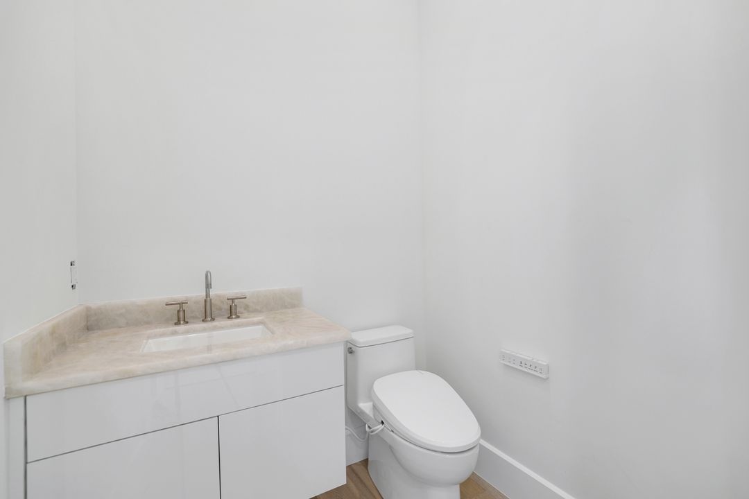 513 92nd Ave N, Naples, FL 34108