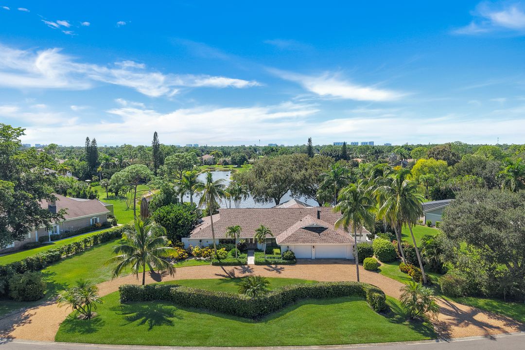 1924 Empress Ct, Naples, FL 34110