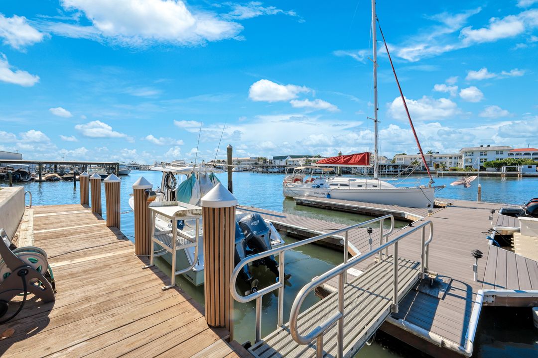 800 River Point Dr #212, Naples, FL 34102