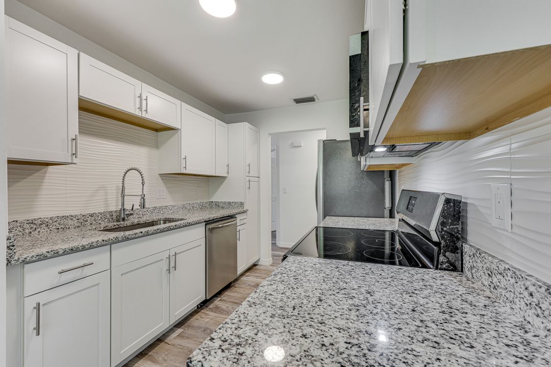 142 Bennington Dr #8, Naples, FL 34104