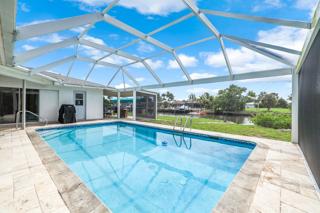 401 Capri Blvd, Naples, FL 34113