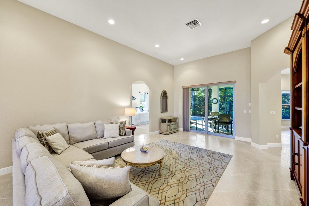 10205 Avonleigh Dr, Bonita Springs, FL 34135