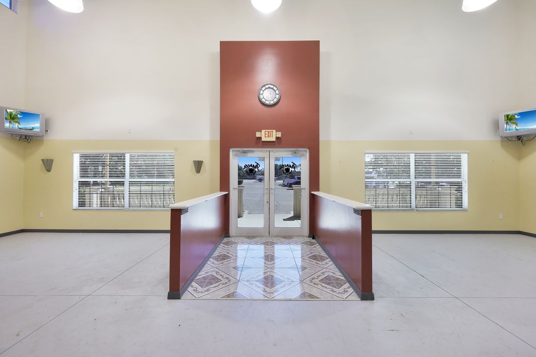 11387 Tamiami Trail E, Naples, FL 34113