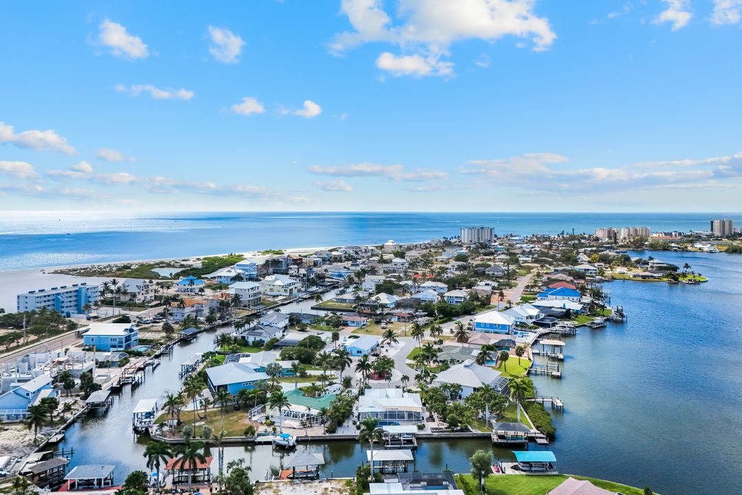 8552 Lagoon Rd, Fort Myers Beach, FL 33931