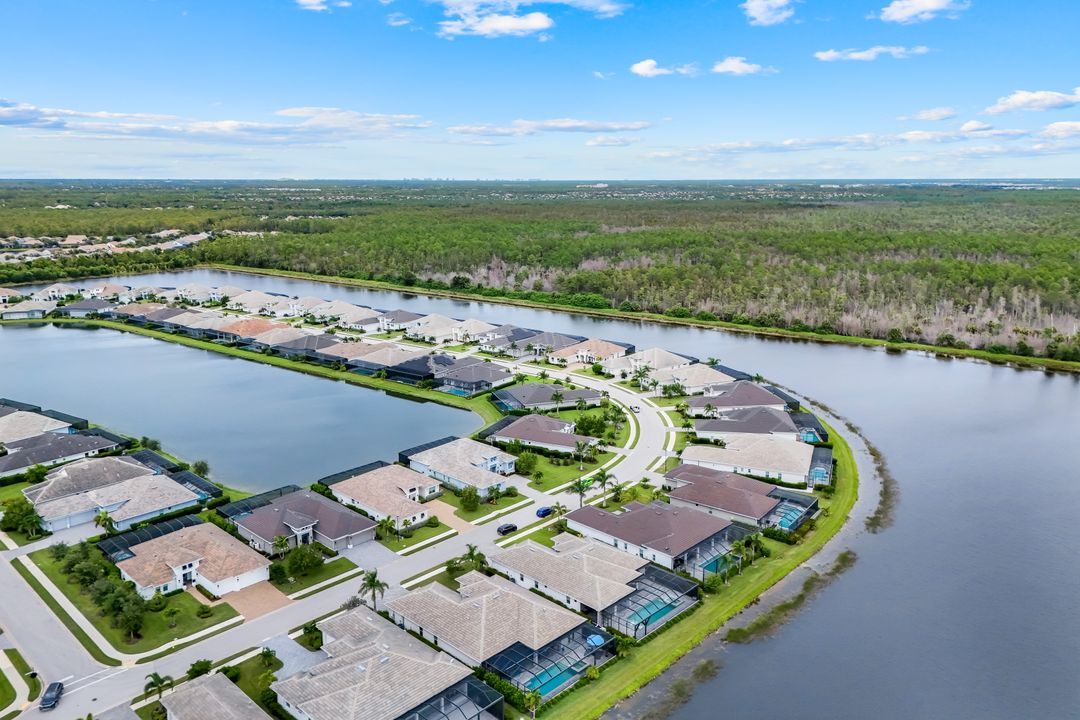 14386 Laguna Spgs Ln, Naples, FL 34114