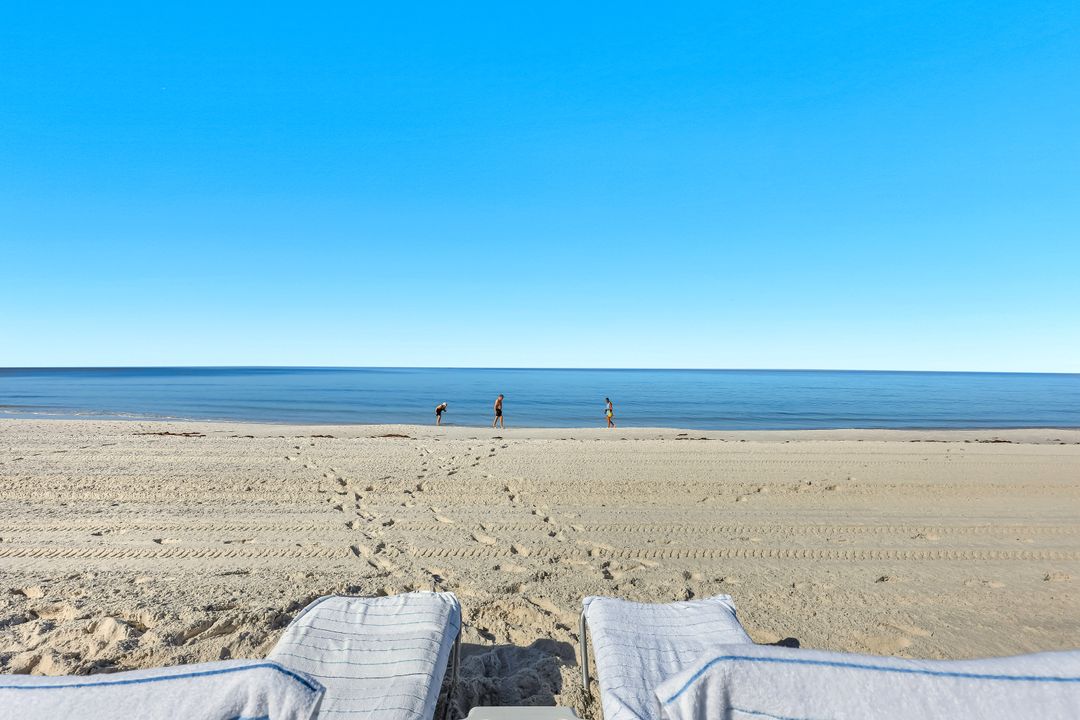 9467 Gulf Shore Dr, Naples, FL 34108