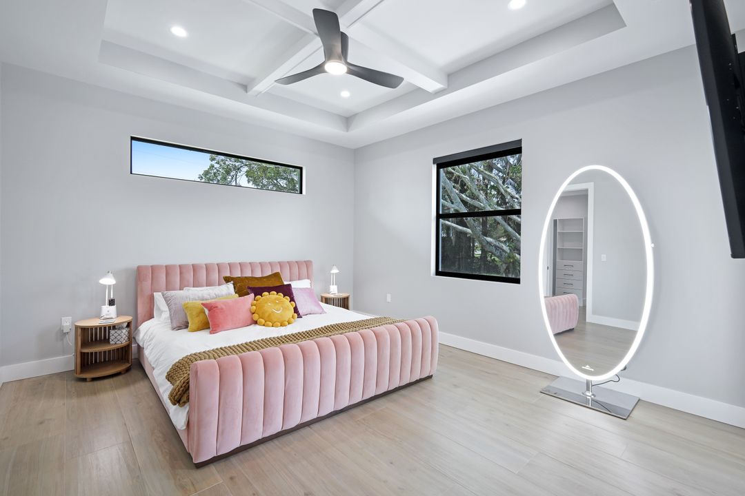 60 Liberty Ln, Naples, FL 34112