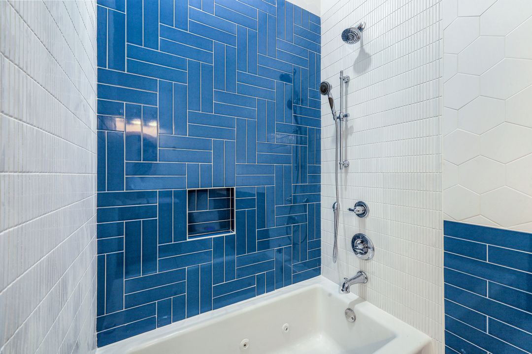 514 Corbel Dr, Naples, FL 34110