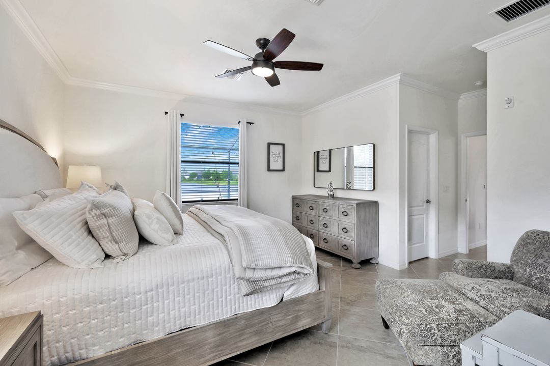 9207 Shadow Oak Ln, Naples, FL 34120