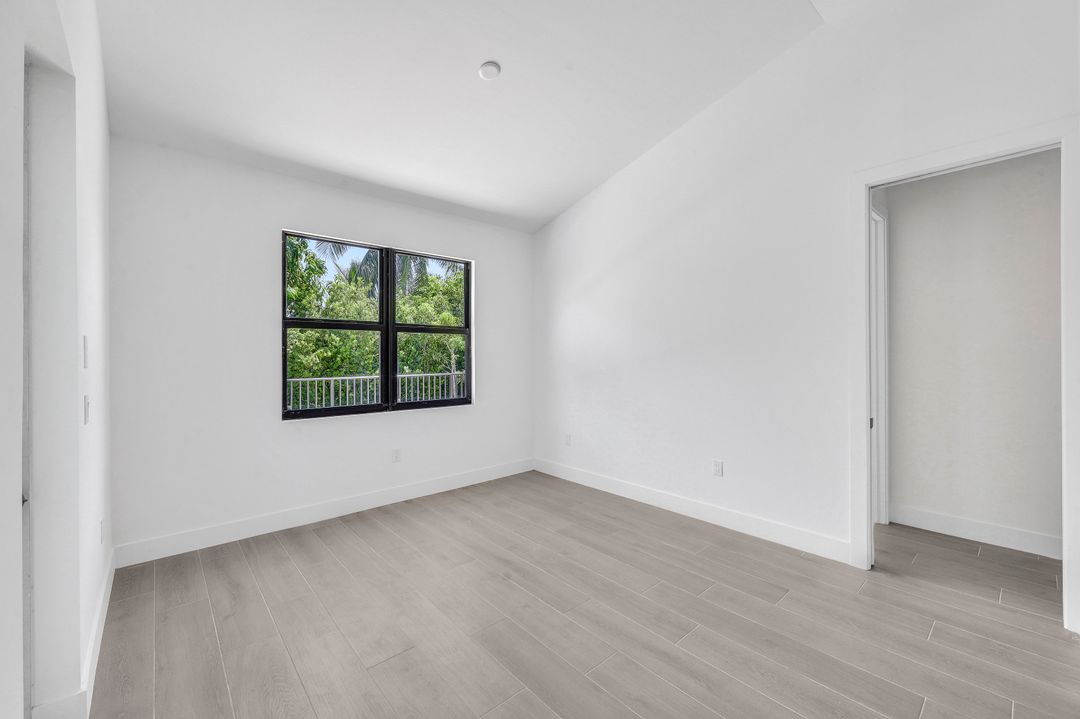 211 Clyburn St, Marco Island, FL 34145