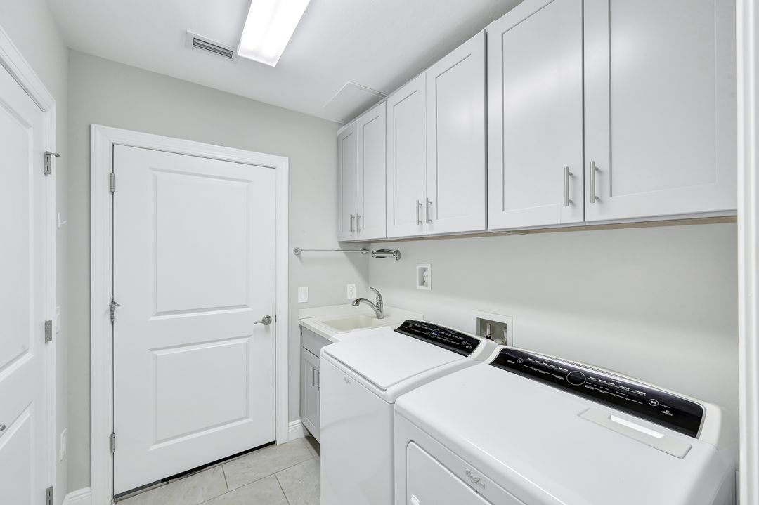 2133 Frangipani Cir #102, Naples, FL 34120